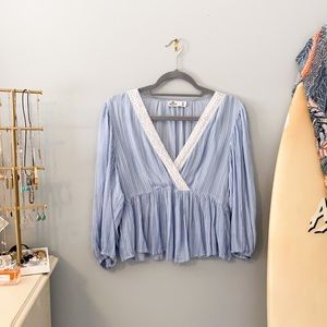 Hollister Balloon Sleeves Blouse